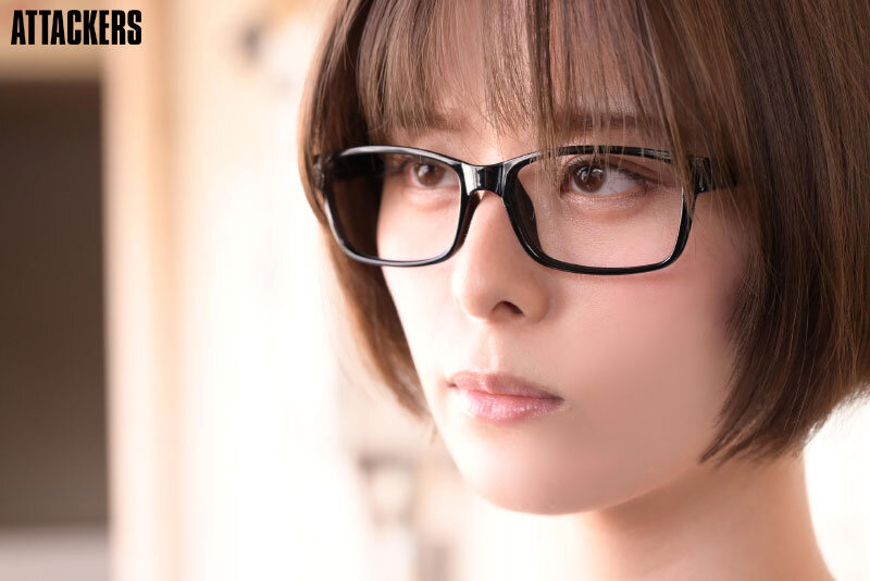 「挨拶もしてくれない無口で地味なお隣さんは僕のチ○ポを身勝手に求めて精子をこってり搾り取るんです。 月乃ルナ」のサンプル画像2枚目