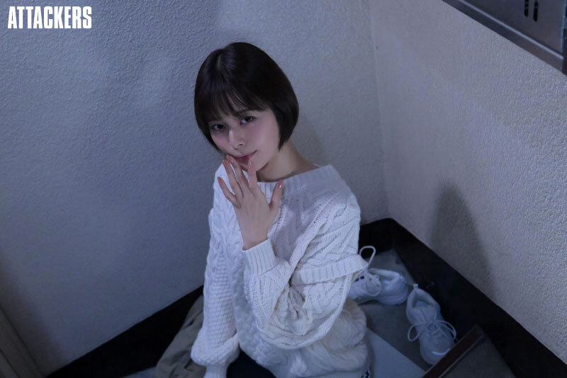 「挨拶もしてくれない無口で地味なお隣さんは僕のチ○ポを身勝手に求めて精子をこってり搾り取るんです。 月乃ルナ」のサンプル画像3枚目