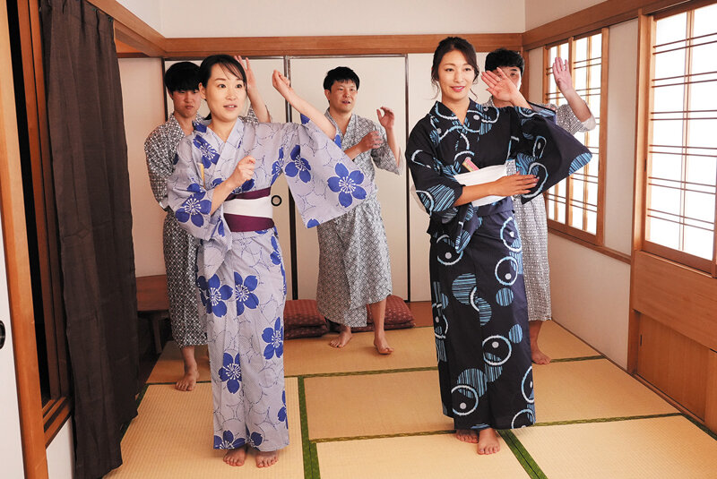 「納涼堕ちる浴衣妻 夏祭り盆踊りの稽古中…地元の助平な殿方達の黒光りする極太巨根をぶちこまれて… 小早川怜子」のサンプル画像2枚目