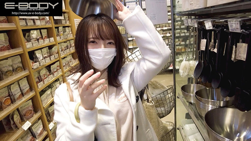 「初めて出来た彼女を脱がしたら…着衣から想像できない物凄い色白美巨乳 大興奮の僕は性欲尽きるまでハメまくった 小花のん」のサンプル画像2枚目