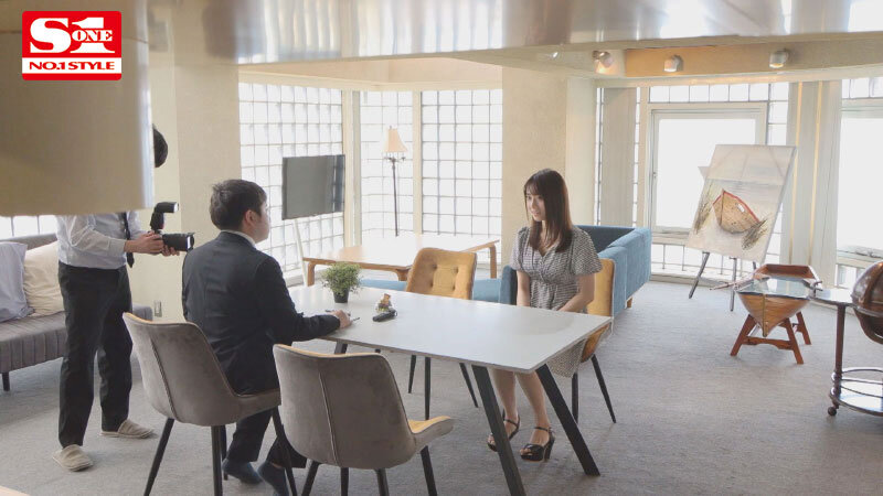 「「えっ!ここでするんですか?」 河北彩花に一ヶ月密着して隙あらばいきなり即ズボッ! 前代未聞ドッキリAV大作戦」のサンプル画像9枚目