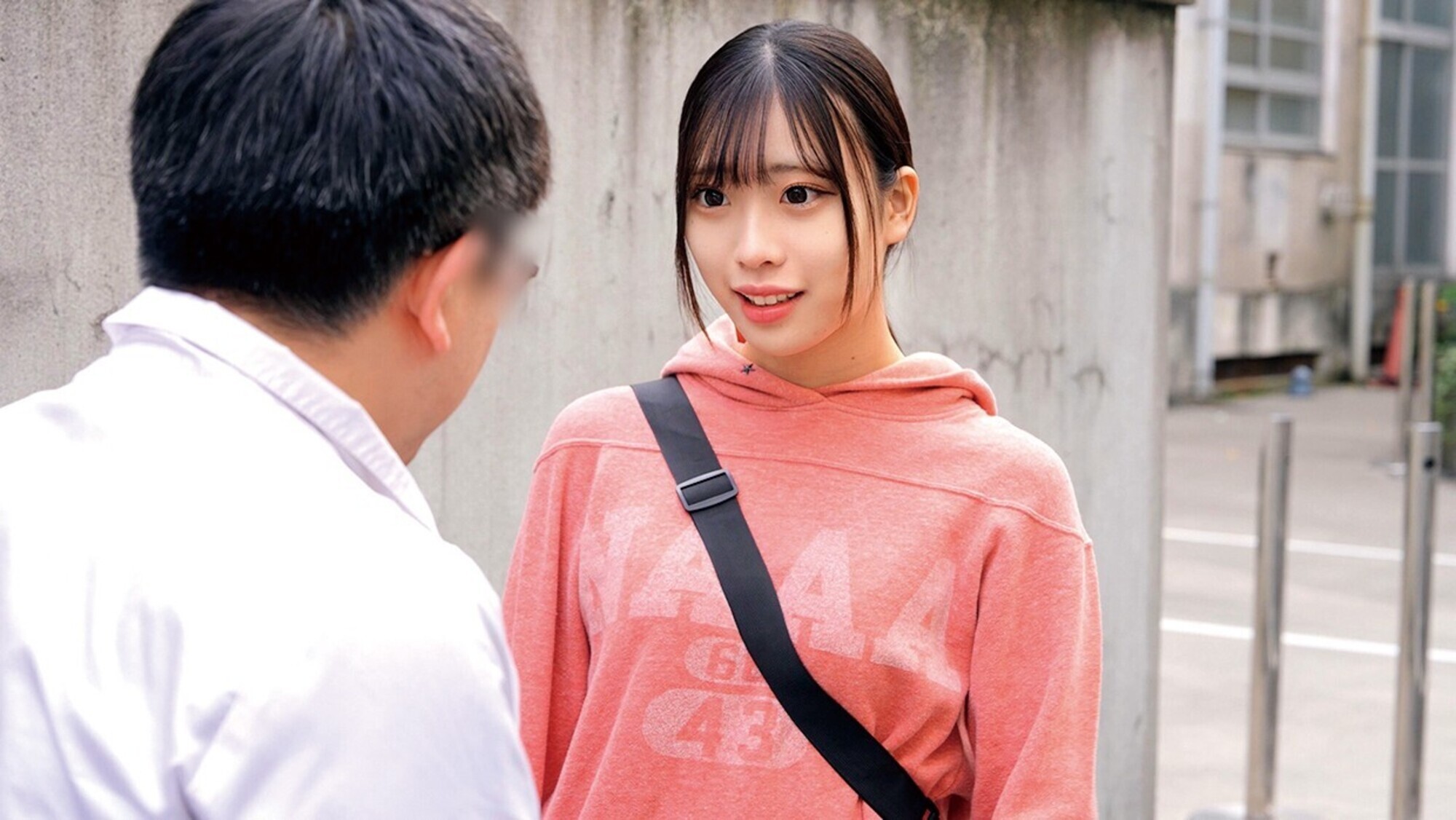 「産後処女・・・欲求不満な新米ママが「童貞チ○ポにお口だけでコンドーム装着」に挑戦!ノーハンドで童貞デカチンを夢中で咥えたご無沙汰なママのオマ○コはいやらしいスケベ汁が溢れ出す!夫に内緒で筆おろしwwエロ優しい奥様はゴムを外して生中出し!」のサンプル画像1枚目