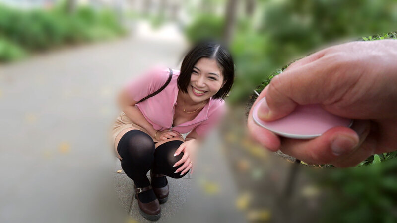 「真野祈の美乳が揺れる野外露出デート!羞恥プレイから中出しハメ撮りまで完全収録」のサンプル画像3枚目