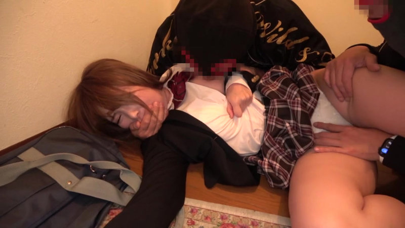 「巨乳女子●生尾行押し込み覆面レ●プ」のサンプル画像11枚目