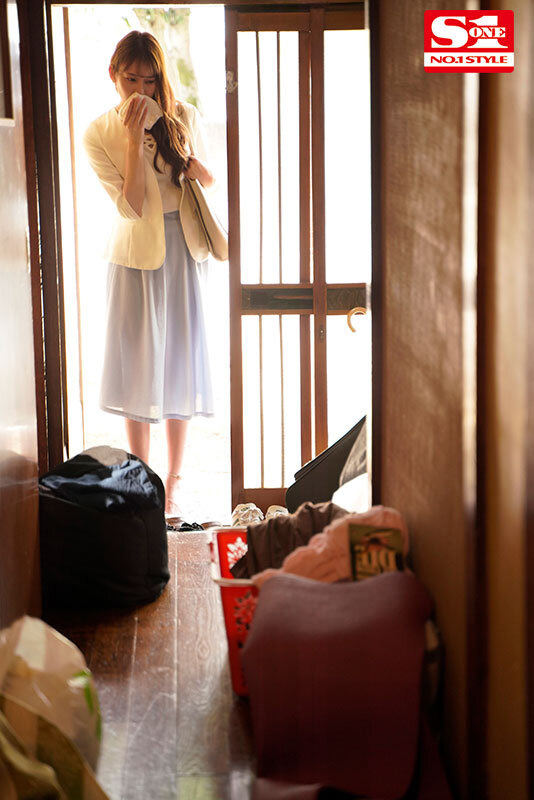 「もう何十年もセックスと無縁の飢えた性獣オヤジがいるゴミ屋敷に家庭訪問した死ぬほど不運な新任女教師 楓ふうあ」のサンプル画像1枚目