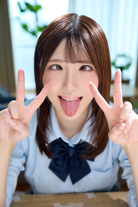 「皆瀬あかりの淫語責めが凄い！顔面ドアップで誘惑する主観映像が興奮必至【美少女】」のサンプル画像1枚目