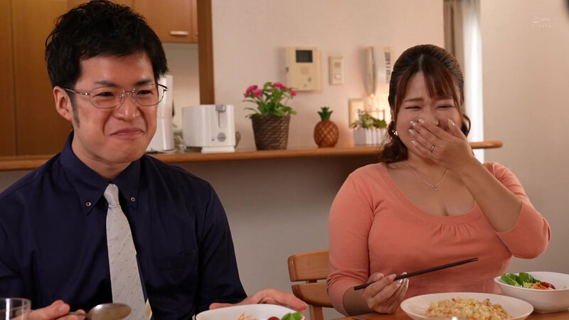 「仲が良いだけと思っていた妻と会社の後輩が浮気しているのを目撃してしまう…」のサムネイル