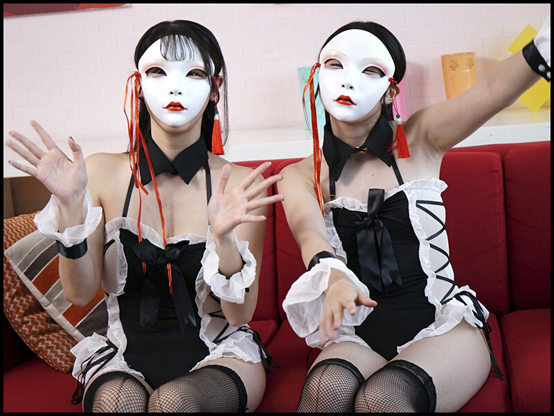 「私たちは、イカれたファンから媚薬漬けにされてどっちにも入れ放題のアヘ顔姉妹オナホに成り下がりました…。 皆月ひかる/小野坂ゆいか」のサンプル画像1枚目