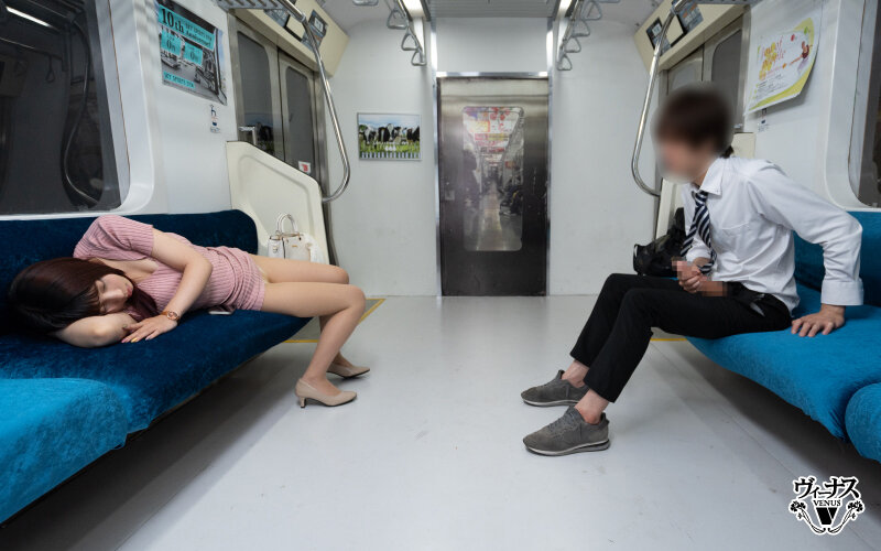 「最終電車でパンチラしていた嫁の義姉さんは勃起した僕に気付いて誘惑しはじめた 安位薫」のサンプル画像3枚目