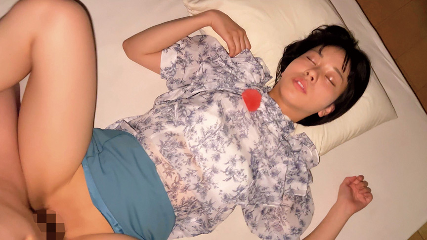 「【素人】地方局の美人キャスターがお天気中継中に恥ずかしい体験!清楚なお姉さんの赤面レポート」のサンプル画像3枚目