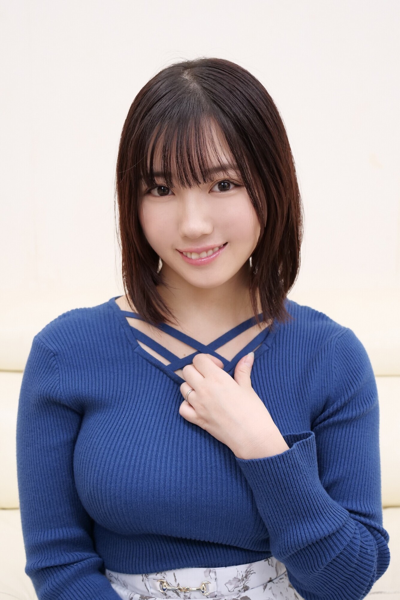 「経験豊富な優しい素人人妻が最高の童貞筆おろし 小鈴みかん」のサンプル画像1枚目