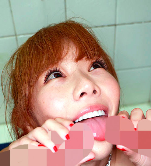 「クリスマスイブに道で寝ていた泥●女を持ち帰ったらとんでもない酒淫乱で友達10人と3日3晩ハメまくった 皇ゆず」のサンプル画像7枚目