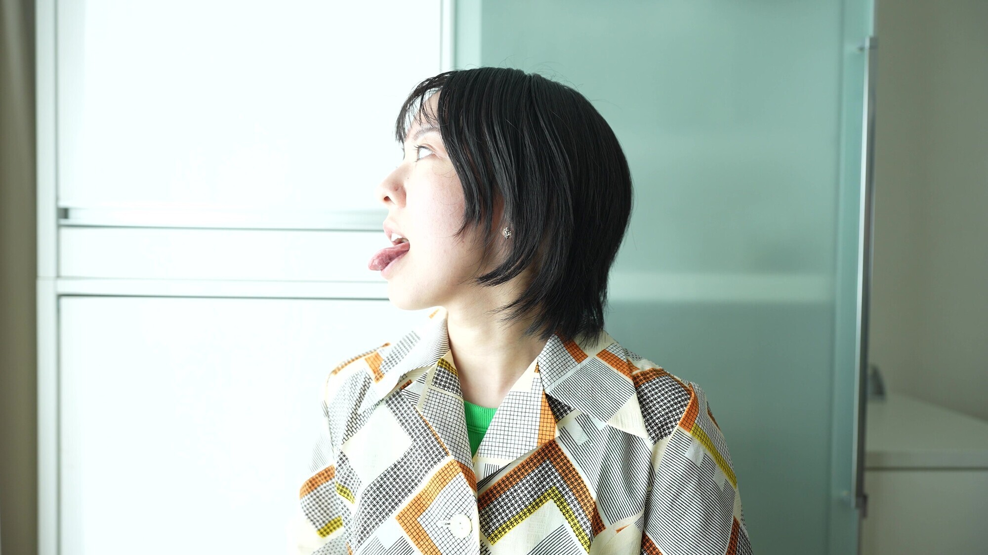 「【個人撮影】加護まりの舌ブラシで「汚舌苔」採取」のサンプル画像2枚目
