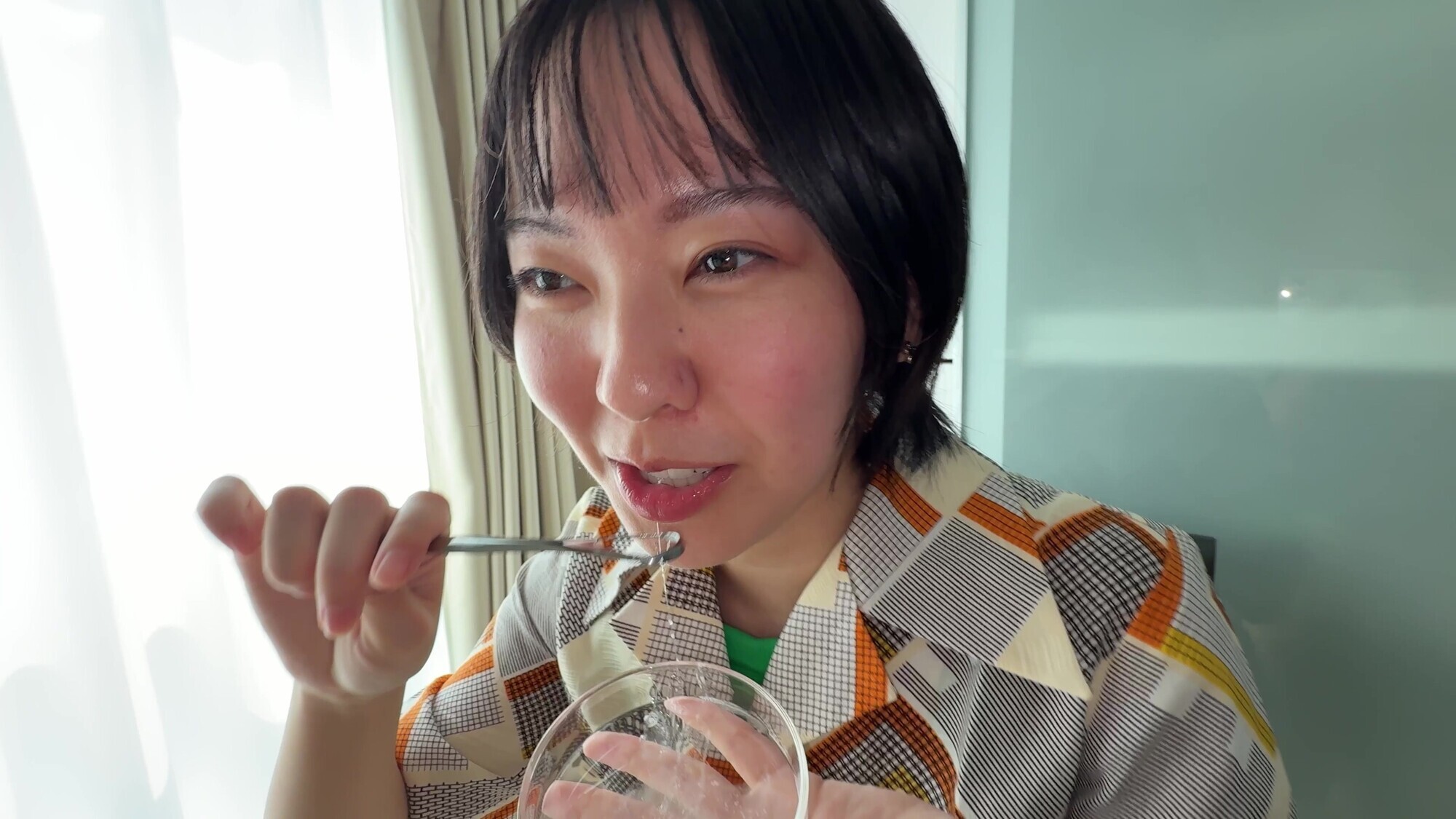 「【個人撮影】加護まりの舌ブラシで「汚舌苔」採取」のサンプル画像9枚目