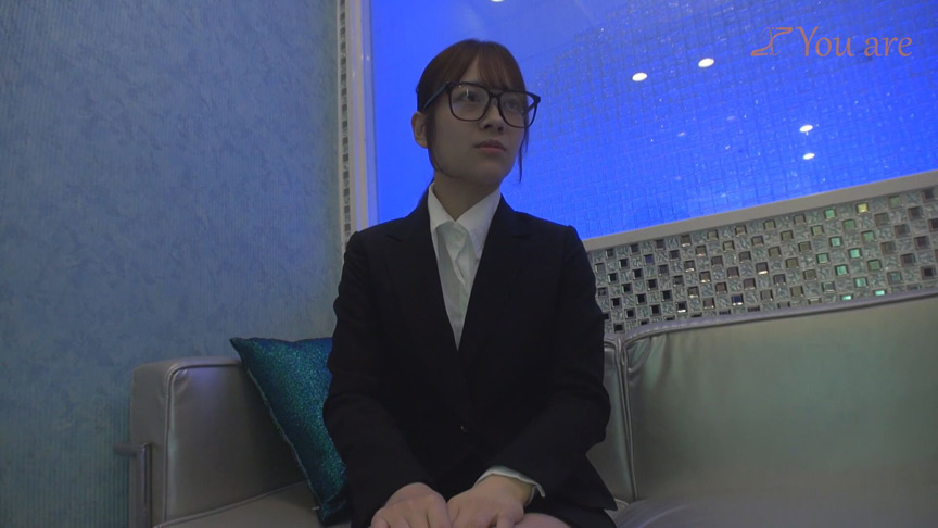 「会社では目立たないように眼鏡をかけてるがパパ活をする働く女！ハメ撮りで何度もイキまくり終わらないピストンに「だめ！今イッた！」眼鏡に顔射！」のサムネイル