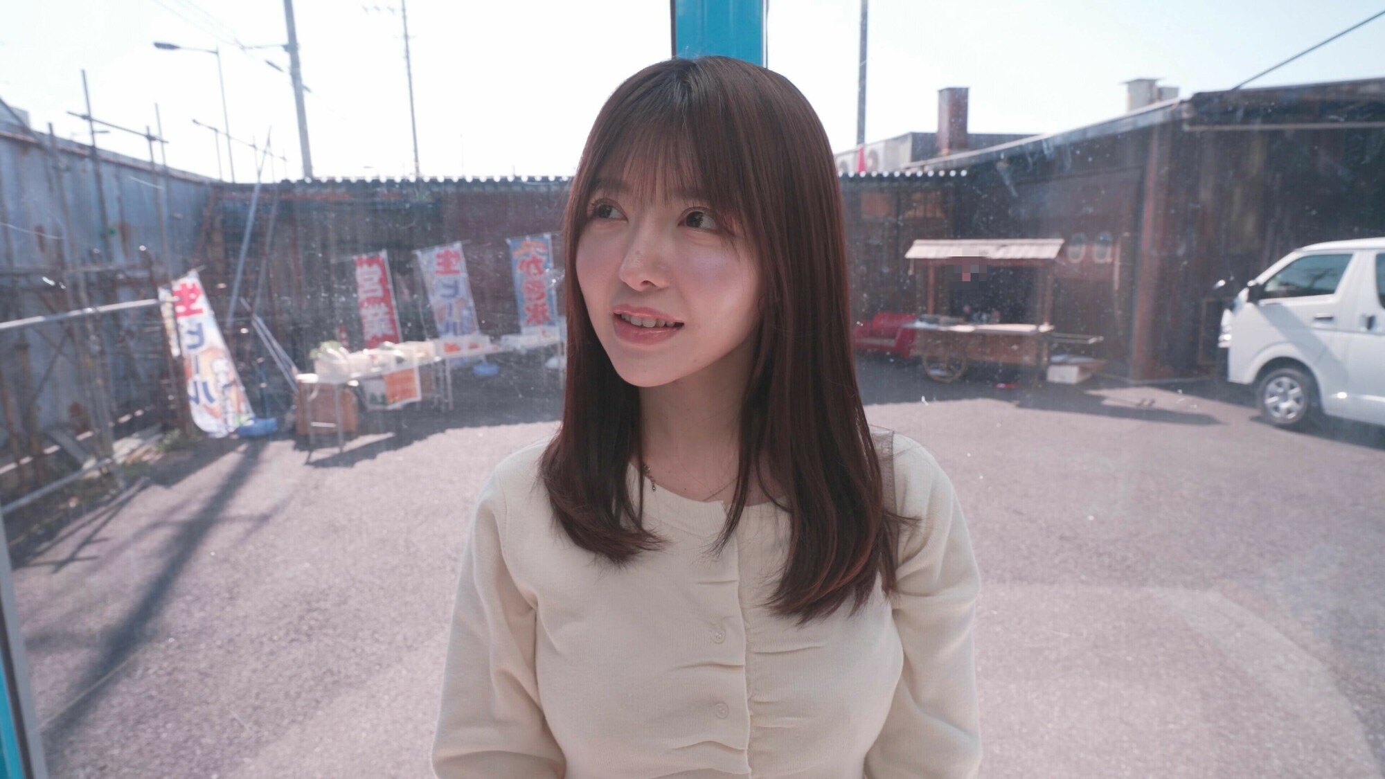 「【素人】街行く人妻ゆきが中出しと潮吹き連続絶頂！敏感クリ責めで我慢できずイキまくる」のサムネイル