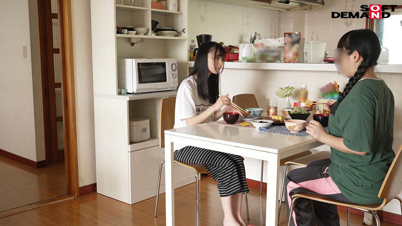 「元引きこもりのポコチン絵師 鳥羽いく（20） 実家にお邪魔して1泊2日のAVデビュー撮影」のサンプル画像8枚目