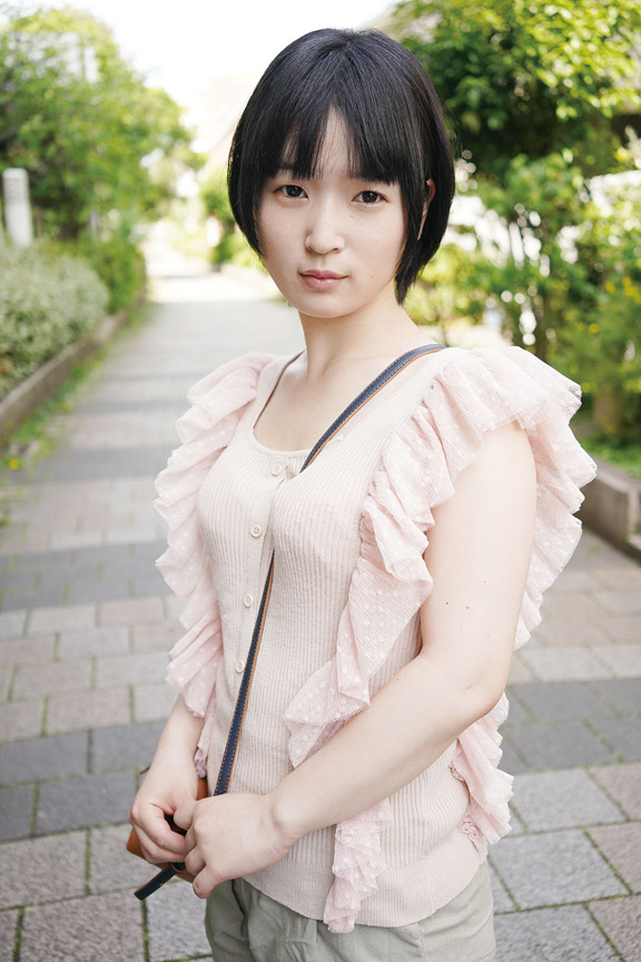 「【貧乳】長い乳首の華奢な小柄美女が見せるギャップ萌え全開の激しいプレイに興奮必至」のサンプル画像1枚目