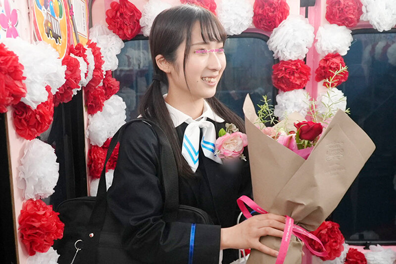 「顔出し解禁！！ マジックミラー便 3分前まで女子○校生！～2023年～卒業式直後に初めての素股編 総勢20人全員SEXスペシャル！ギンギンに勃起したち○ぽを赤面まんコキ！恥じらいながらも濡れてしまった10代うぶオマ○コにヌルっと挿入で激イキ絶頂！！2枚組10時間！！」のサンプル画像2枚目