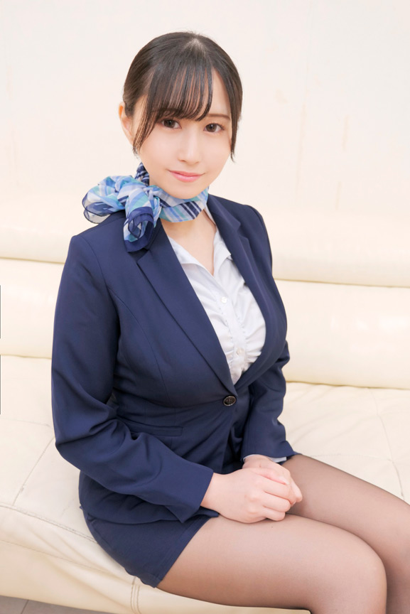 「黒パンスト美脚CA限定!固定型リモコンローターONのまま黒パンスト足コキでイカせ対決 自分より先にイカせられたら高額賞金ゲット!失敗したら絶倫巨根と生ハメ中出しの罰ゲームアクシデントが待っている!」のサンプル画像1枚目