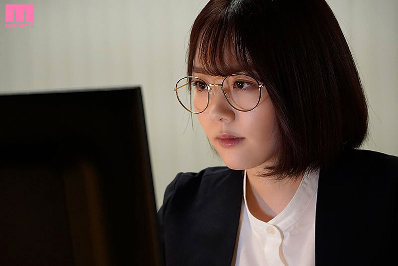 「社内で一番地味な女の子がこんなに凄いカラダだったなんて！！ 初めてのお泊りデート その後、ホテルに誘って朝まで丸裸で何度も何度もハメまくった。 水卜さくら」のサンプル画像1枚目