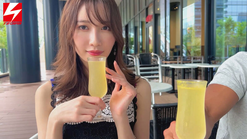 「某高級ラウンジNo.1の超イイ女とハメたい シャンパンおろして高級ホテルに連れ込み生ハメ！ ほろ酔い絶倫グラインド騎乗位でチ●ポ空っぽになるまで朝までヤリまくり連続中出し そら」のサンプル画像1枚目