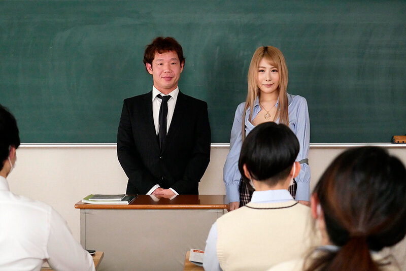 「派手な転校生はノーハンドフェラでチ○ポをギンギンにして精子をごっくんしちゃうビッチだった… 星川まい」のサンプル画像1枚目