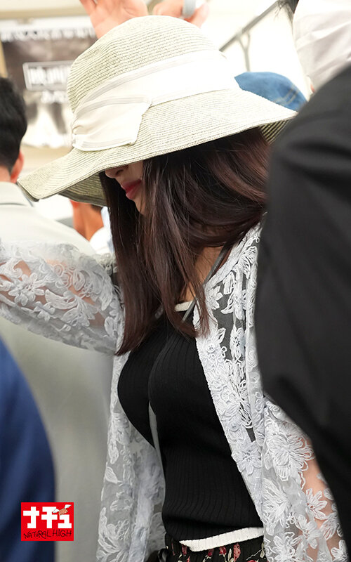 「無抵抗で巨乳を震わせ感じまくる目隠れ女子中出し羞恥 ミステリアス帽子美女」のサンプル画像2枚目