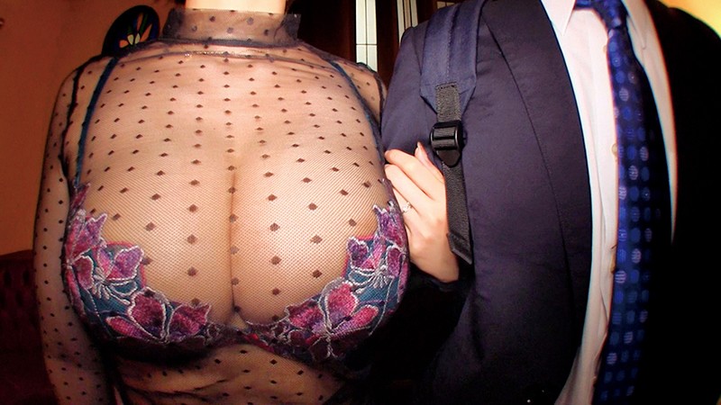 「乳首びんびんどすけべスナックママ 色気がヤバすぎるグラマラス爆乳痴女」のサンプル画像5枚目