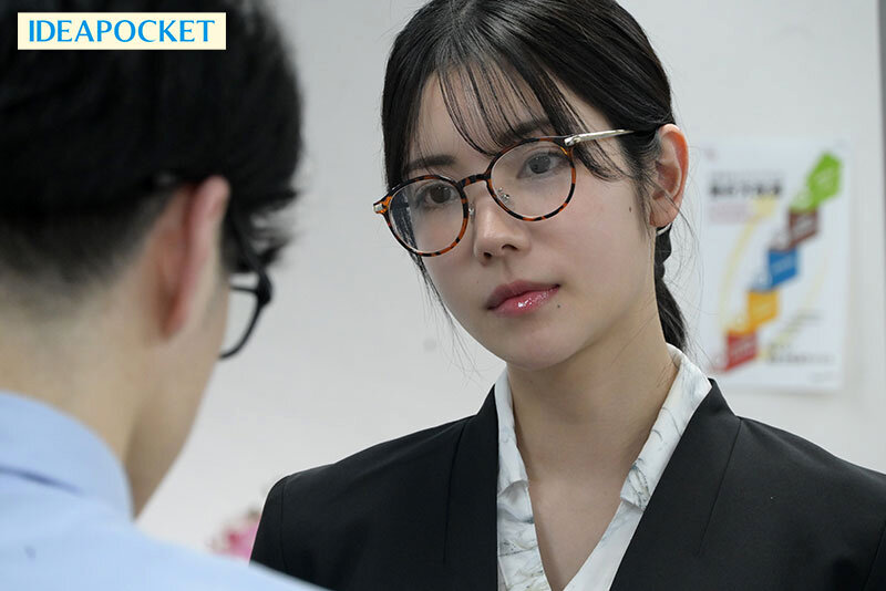 「楓カレン 厳しい社長秘書OLが酔った勢いでフェラからアクメまで乱れる姿にギャップ萌え」のサムネイル