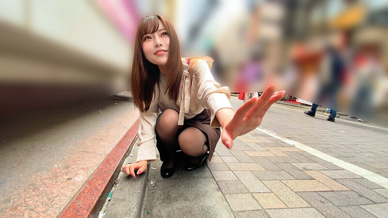 「素人美少女とリモコンバイブお散歩11-黒パンストキャリアウーマン編-「もう我慢できません…//」人ごみの中、黒パンスト美脚ガクブル震わせイキまくってしまうOLたち！人生初の羞恥プレイでまさかのエロスイッチオン！車移動中も大胆カーオナニー！最後はホテルで…」のサンプル画像3枚目