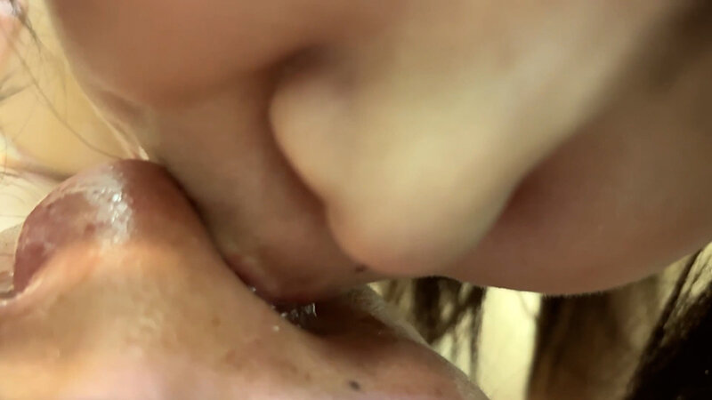 「おっぱい大きめ童顔女子がM男に濃厚鼻フェラ」のサンプル画像11枚目