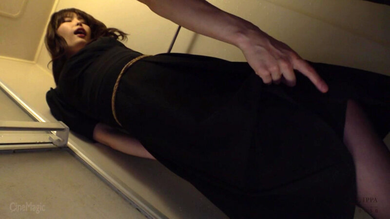 「令夫人媚肉の背徳 亡夫に躾けられたM奴性癖の爪痕 稲森あみ」のサンプル画像11枚目