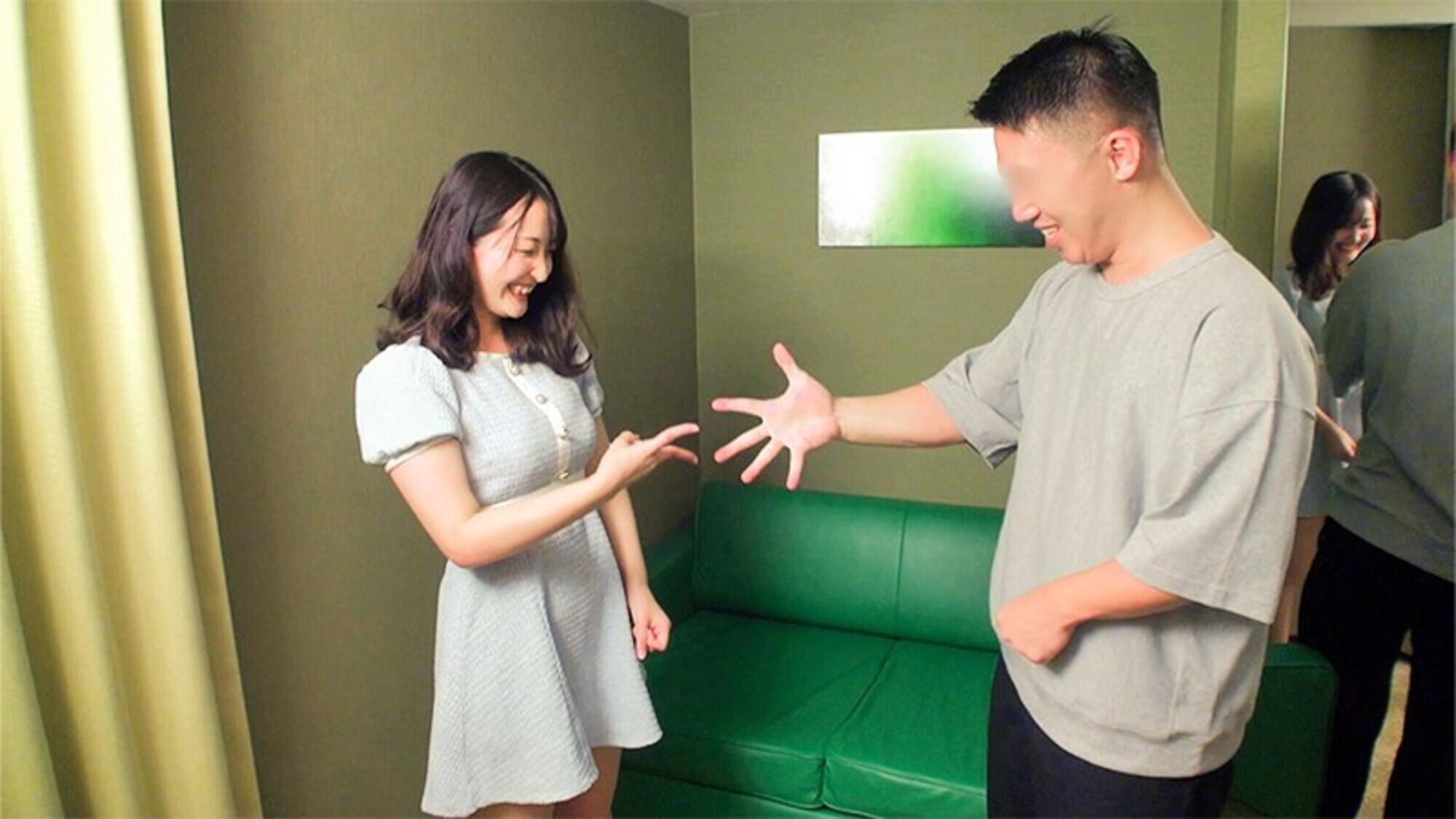 「高学歴の女子大生が普通に生きてたら、まず出会うことのないだろう野球拳で脱衣ムラムラ生中出しセックスに挑戦！なつきちゃんとさらちゃん」のサンプル画像1枚目