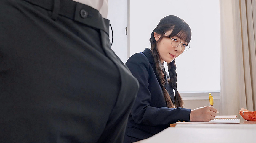 「浦上ひのり 制服女子の地味系美少女が複数プレイで大胆変身!恥じらい笑顔の乱交体験」のサンプル画像1枚目