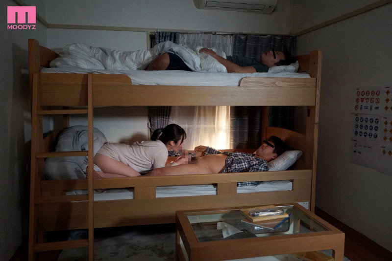 「免許合宿先で年下の女子大生に毎日シャブり焦らされた童貞のボク 小野六花」のサンプル画像2枚目