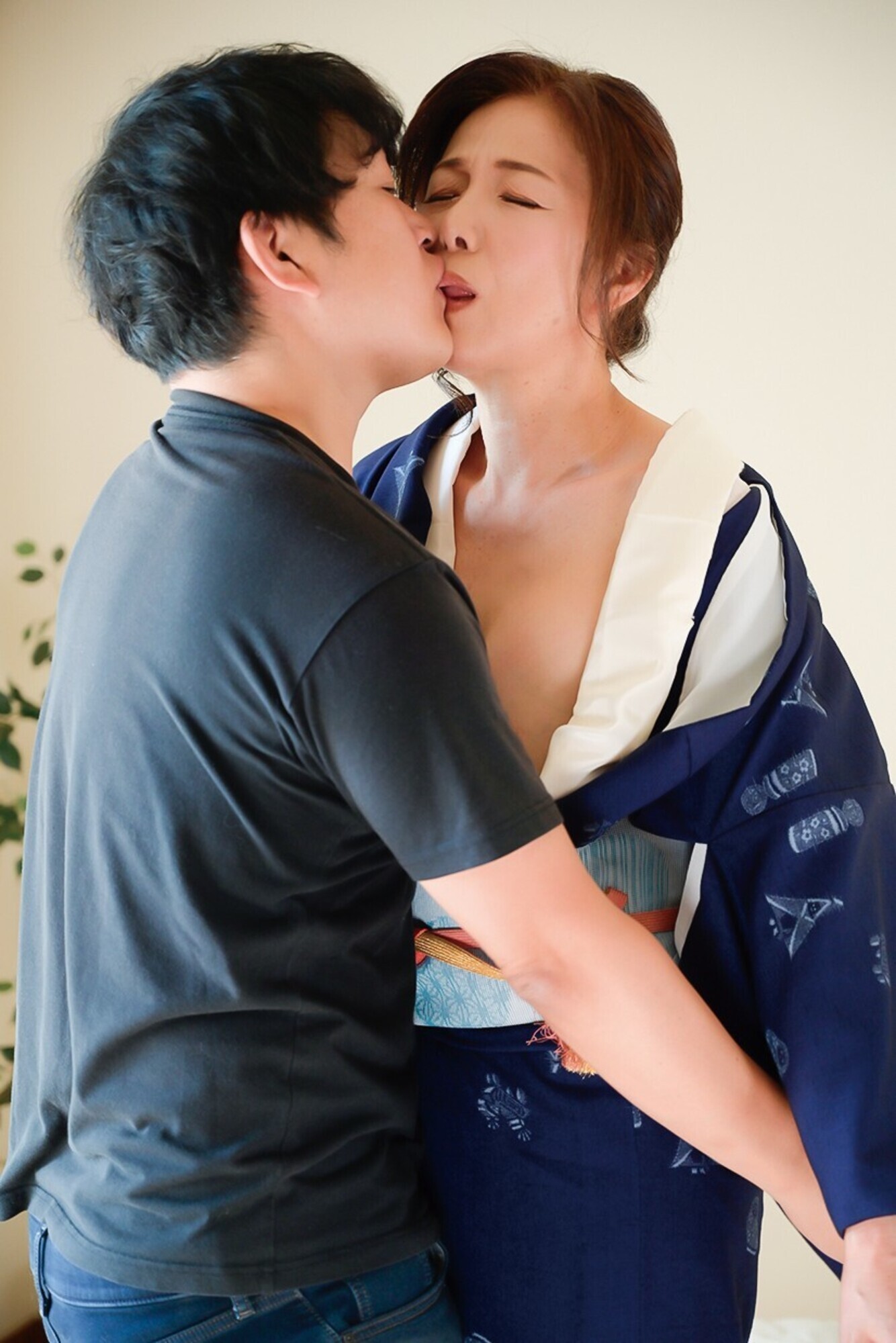 「美しい肢体と美貌が自慢の五十路・六十路熟女に生中出し 2」のサンプル画像1枚目