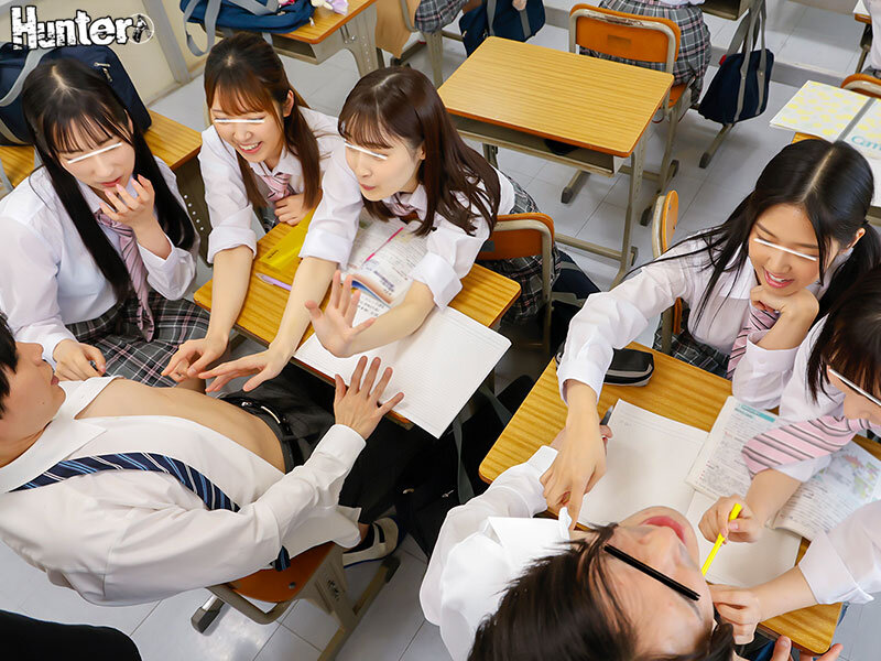 「『バレずにイケる？』教室でスカート内ちょいハメSEX！エッチな女子〇生の間で流行ってます！教室で小悪魔女子による休み時間＆放課後の危険な遊び」のサンプル画像2枚目