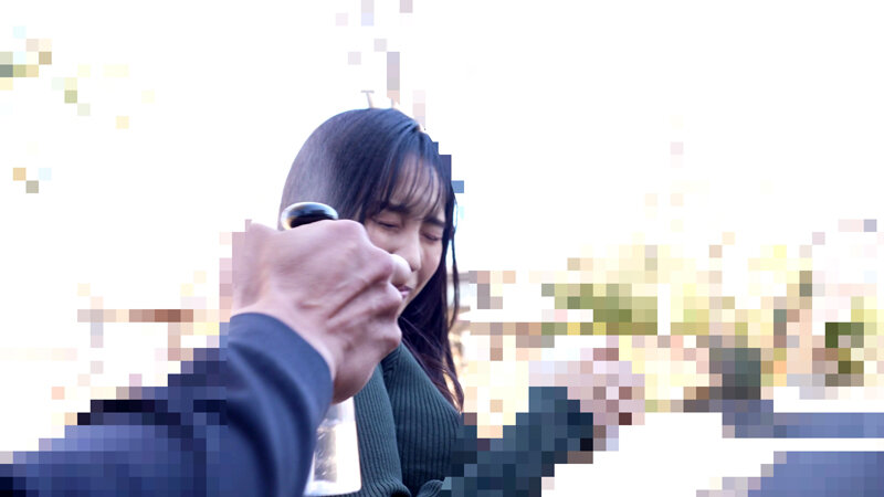 「【素人】無防備な胸チラ美女を睡眠中に盗撮・中出し！無警戒女子の寝姿に興奮必至」のサムネイル