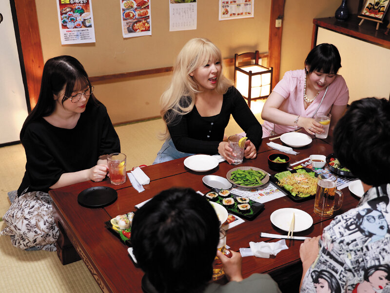 「合コン数合わせ要員の陰キャ女子に居酒屋トイレで路上でめっちゃキスされ軽率にお持ち帰りしたら…一発ヤっても帰ってくれず勝手に同棲開始 デカパイズリと乳揺らしピストンで連日ザーメン抜き盗られ生活 丸最レア」のサンプル画像11枚目