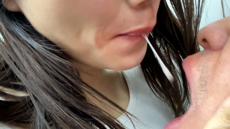 「M男が街中で女性に声をかけてキスさせてもらう アパレル関係 ひなみちゃん」のサンプル画像16枚目