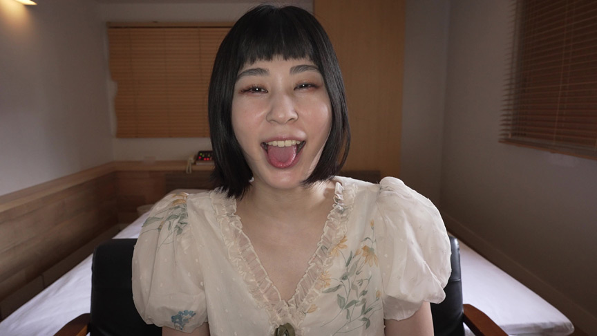 「【個人撮影】大園明歩の舌ブラシで「汚舌苔」採取」のサンプル画像1枚目