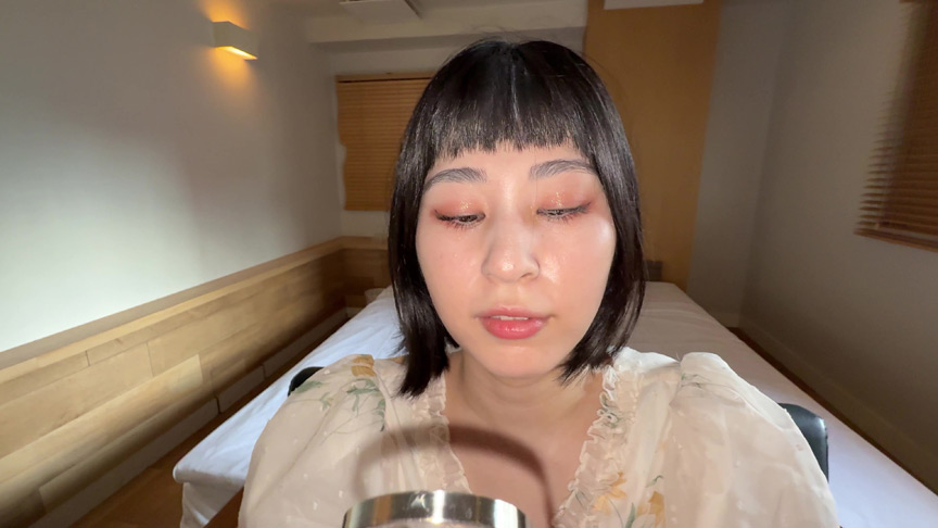 「【個人撮影】大園明歩の舌ブラシで「汚舌苔」採取」のサンプル画像6枚目