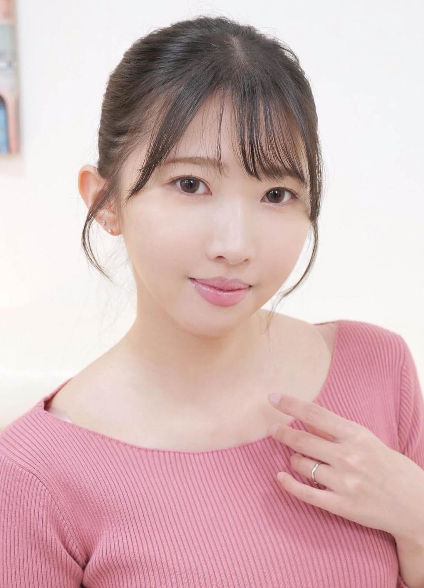 「素人奥様ナンパ 童貞君の包茎チ○ポむいて●ってあげてもらえませんか? 4 久しぶりに見るギンギンチ○ポに発情!優しく筆おろしセックスしてくれました!」のサンプル画像1枚目