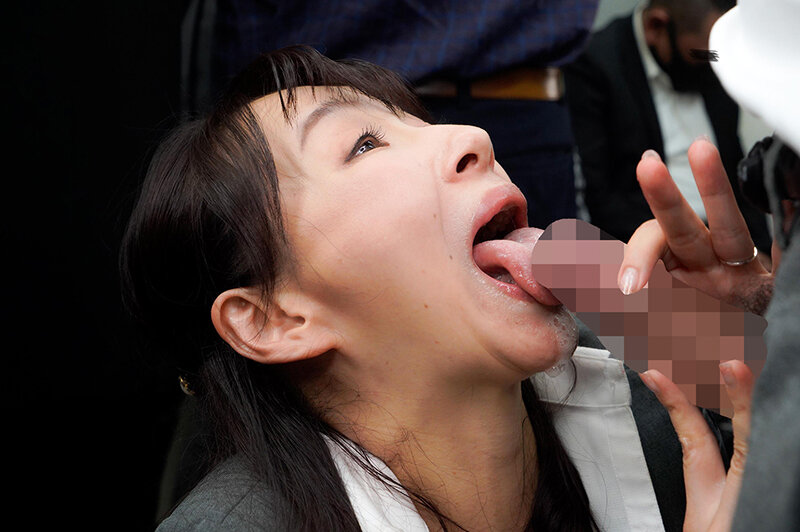 「「えっ!おばさんの私が?!」我が子の前で痴●され必死に抵抗するも愛液を垂れ流し絶頂が止まらない巨尻母」のサンプル画像9枚目