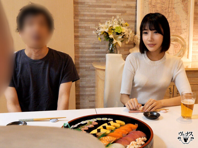 「社内一キレイな先輩女子が早く結婚しろとうるさい両親を安心させるために恋人のフリを頼んだ後輩男子と実家に行ったら中出しセックスするハメに…何度もイカされて本当に好きになっちゃった 梅田みなみ」のサンプル画像6枚目