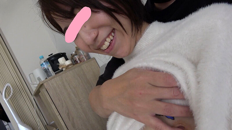 「【素人】天真爛漫な美女えりかちゃんがくすぐり拘束責めで悶絶！恥ずかしい姿を晒す羞恥プレイ」のサンプル画像1枚目