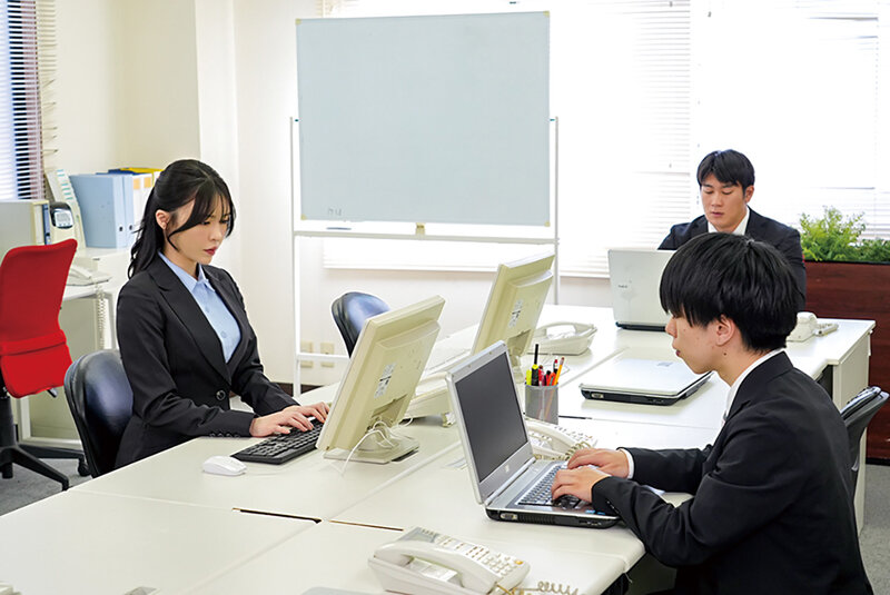 「「性」上納された愛妻 取引先のお偉方に身体の隅々までしつこく何度もイジられ挿れられ性接待させられました… 黒島玲衣」のサンプル画像4枚目