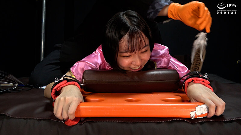 「【うつ伏せ拘束くすぐり+まりちゃんの弱点の脇腹で本気の降参宣言!?】WAKA-087加護まり 5」のサンプル画像6枚目