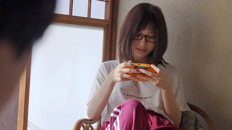 「数年ぶりに帰省すると、アラサーの姉は未だに自称家事手伝い（ニート）の喪女だった。 隠れ巨乳の姉（26） 天宮花南」のサンプル画像6枚目